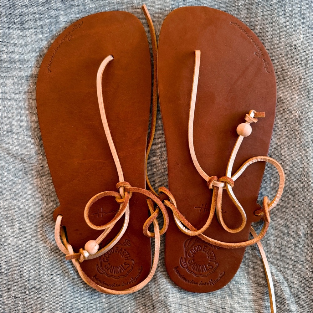 Good Earth Handcrafted Brown & Gold Leather Sandals Size 9 NIB
